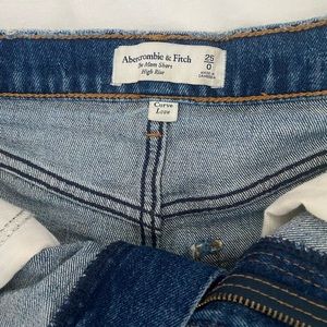 Abercrombie curve love Mom short high rise